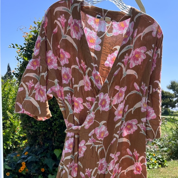 Roxy Other - 🩷Roxy vintage floral robe tan color with pink flowers size XS